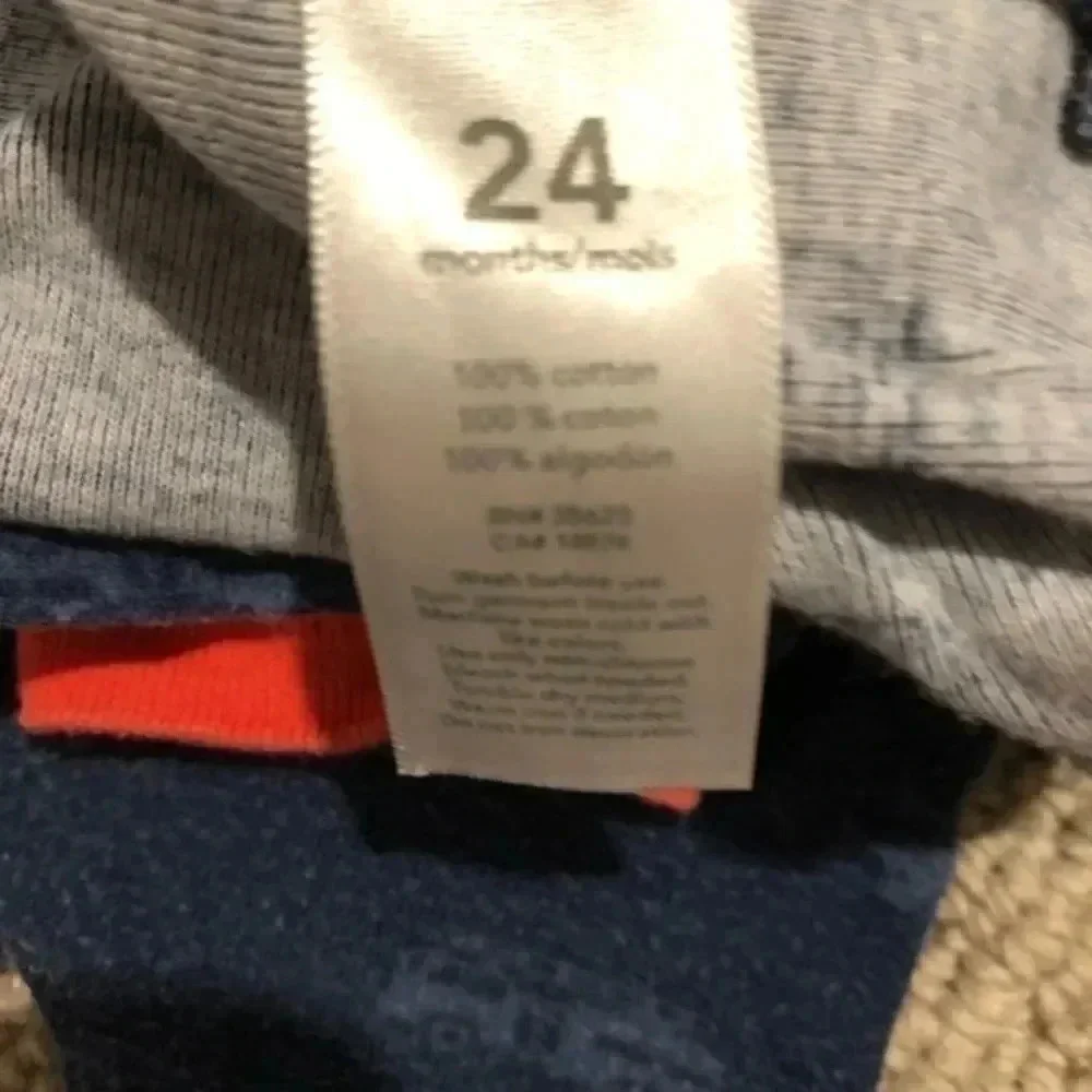 Carter’s 2 set of boys pj’s size 2yold EUC